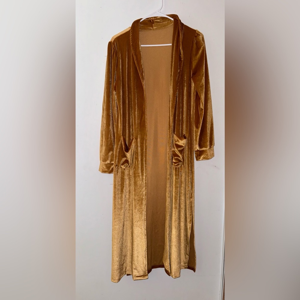 Elegant Gold Velvet Robe